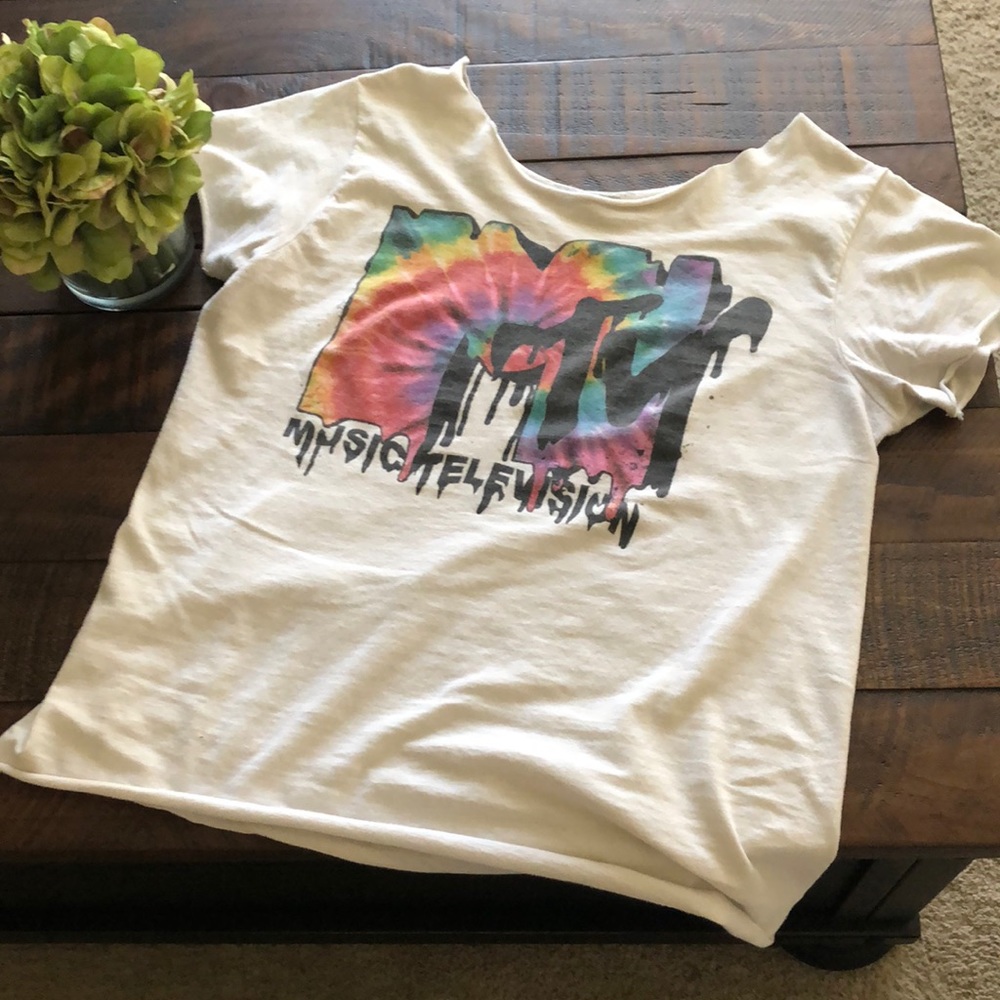 Vintage cold shoulder distressed tees. MTV